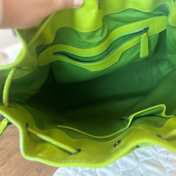 The Burberry Beige/Green PVC and Patent Leather Drawstring Tote (Rare) - Picture 15 of 16